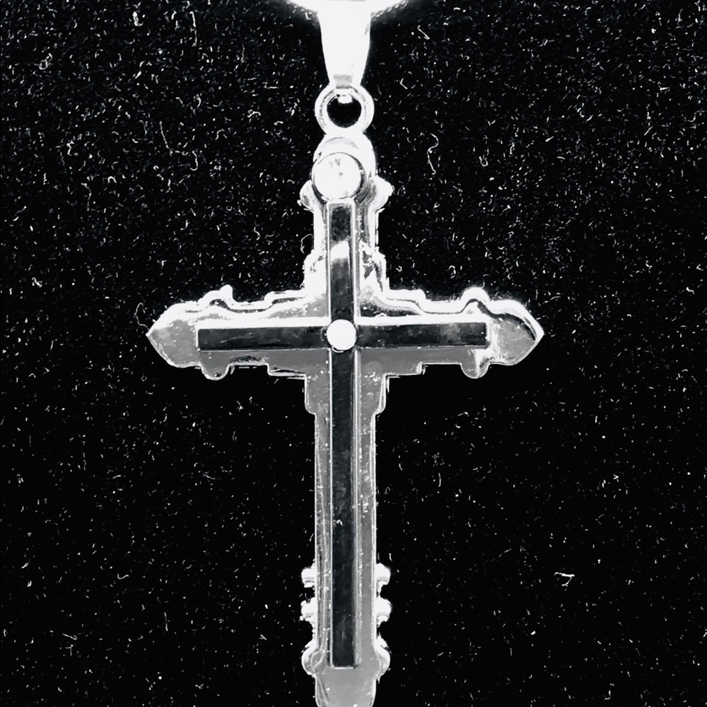 Stainless steel cross pendant necklace
